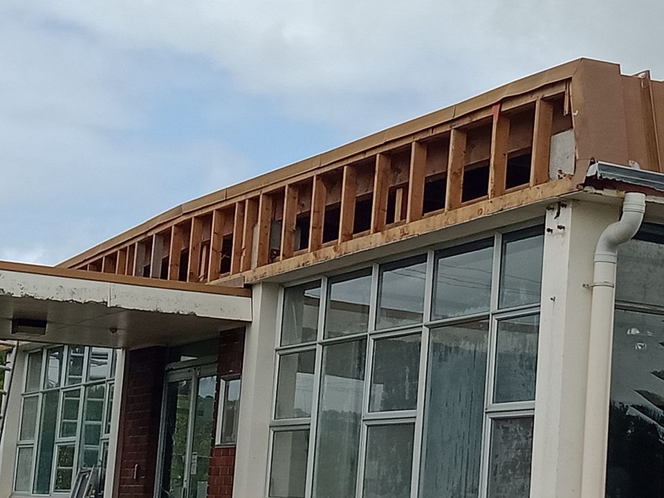 Commercial asbestos cladding and gables removal
